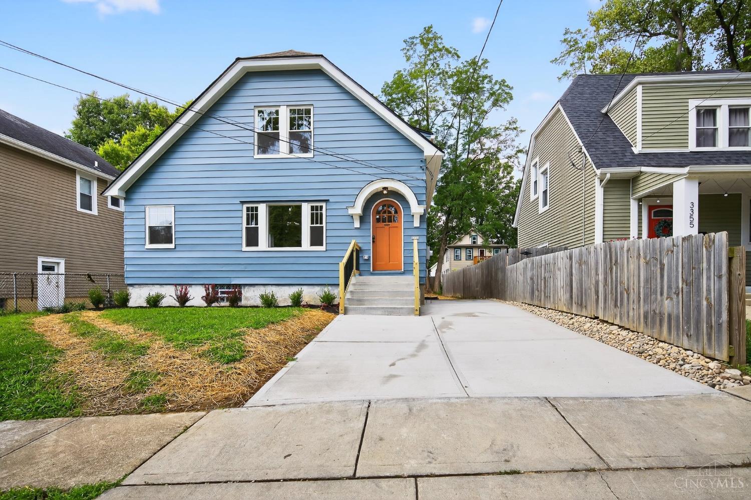 3351 Hewitt Crescent Street