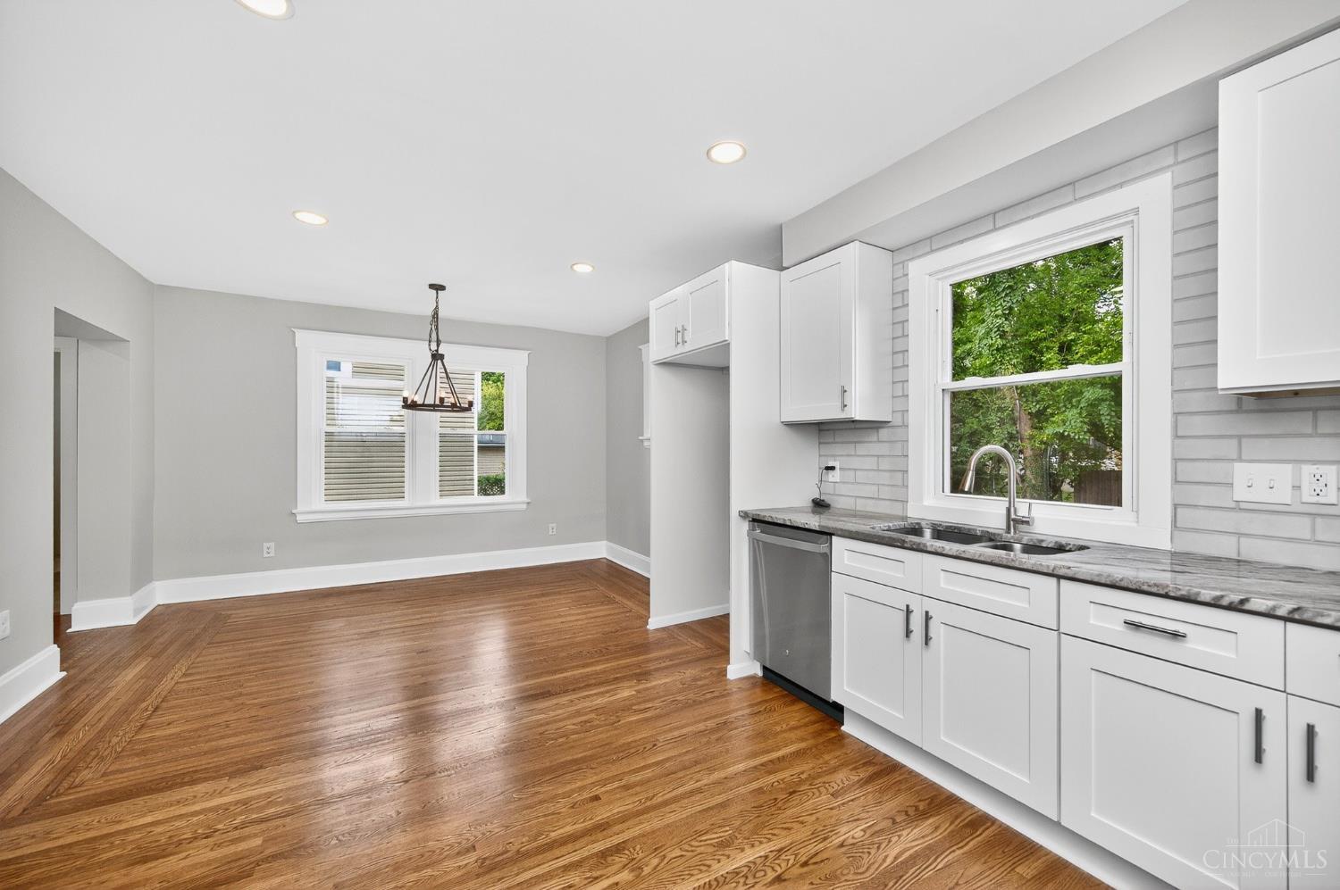 3351 Hewitt Crescent Street