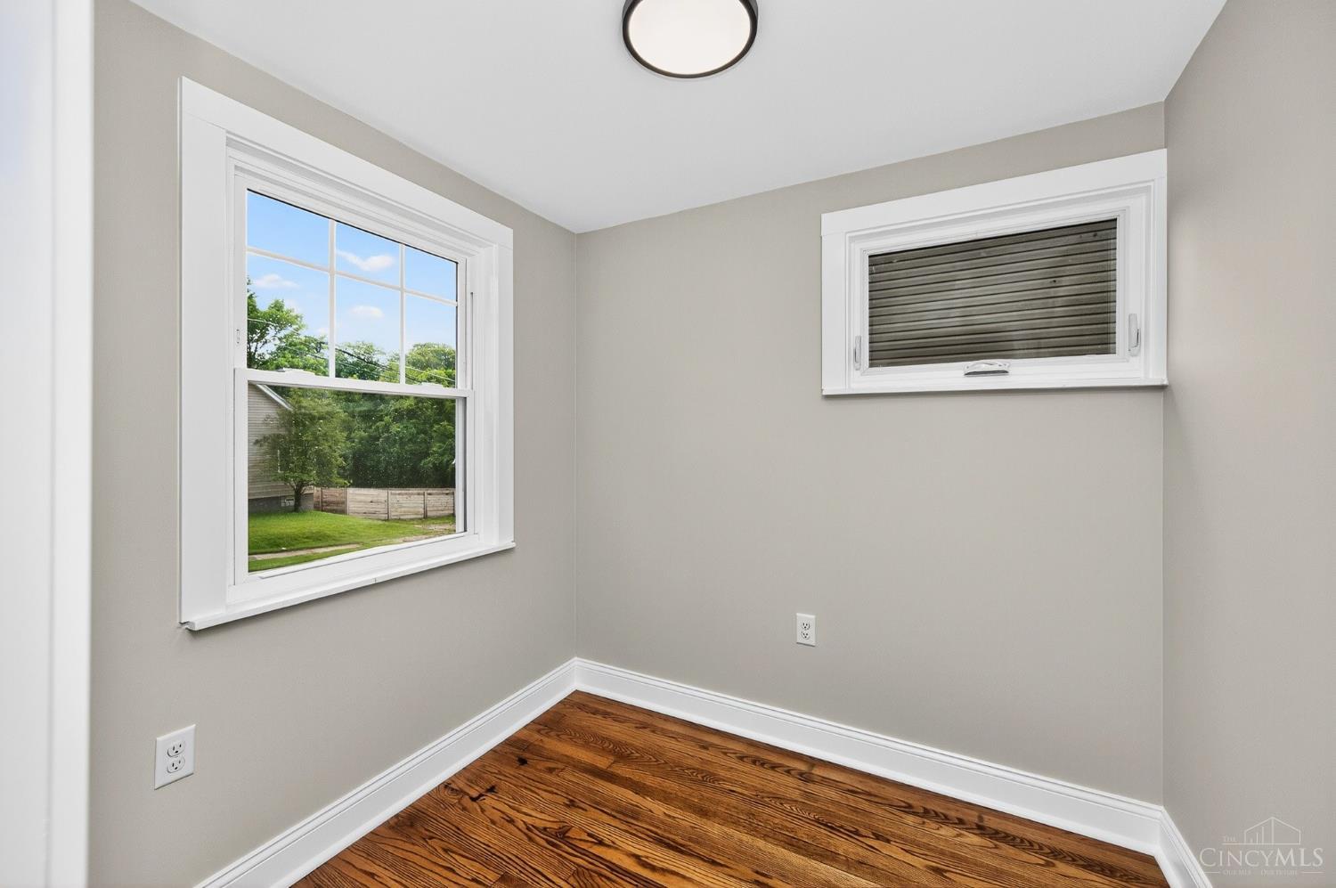 3351 Hewitt Crescent Street