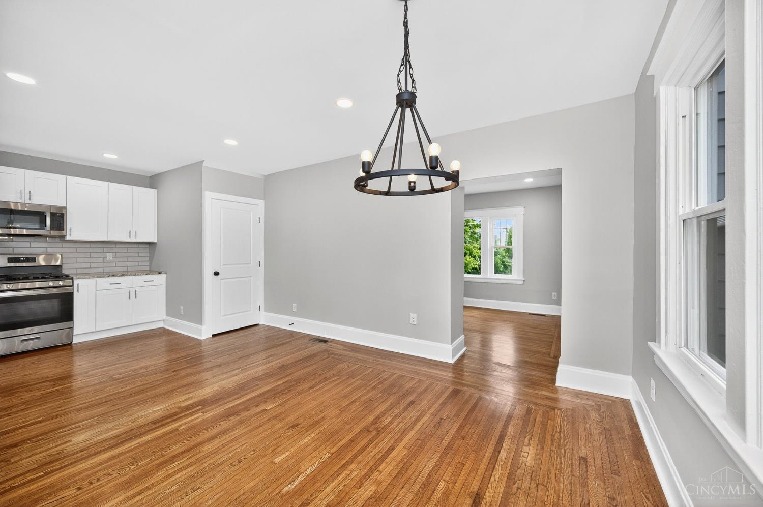 3351 Hewitt Crescent Street