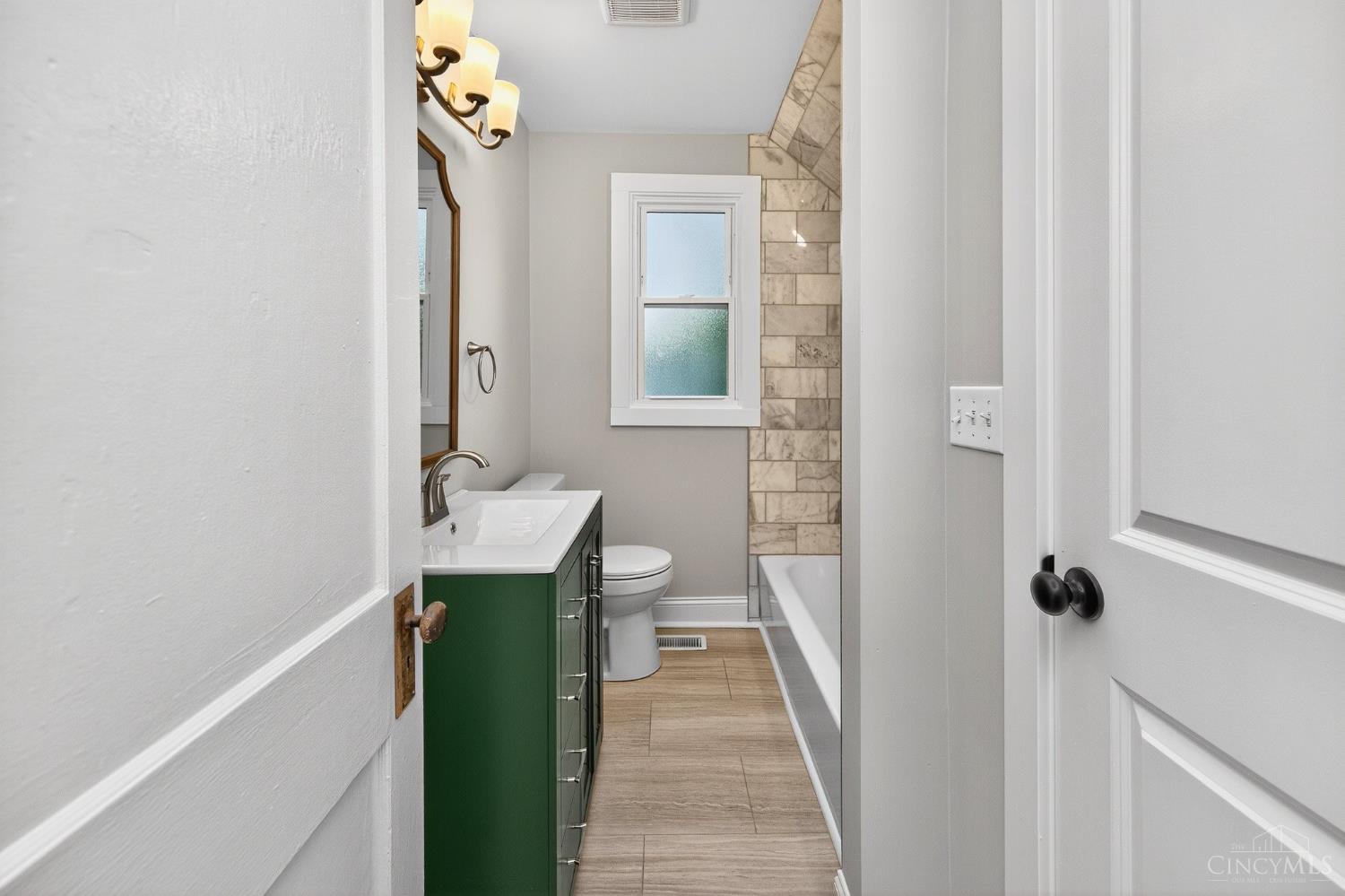 3351 Hewitt Crescent Street