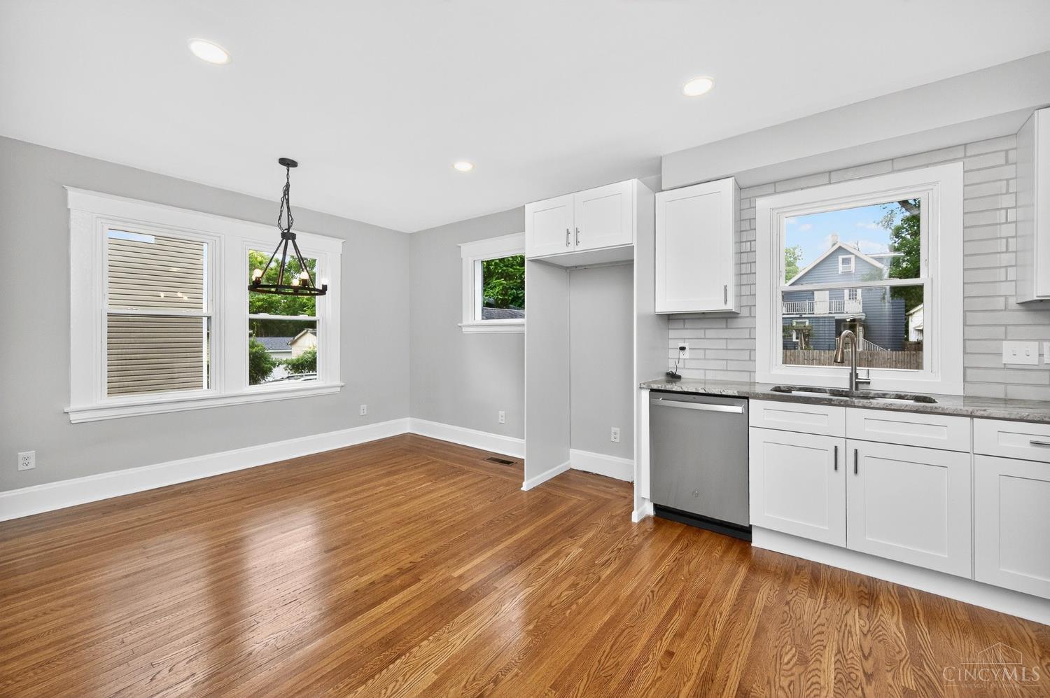 3351 Hewitt Crescent Street