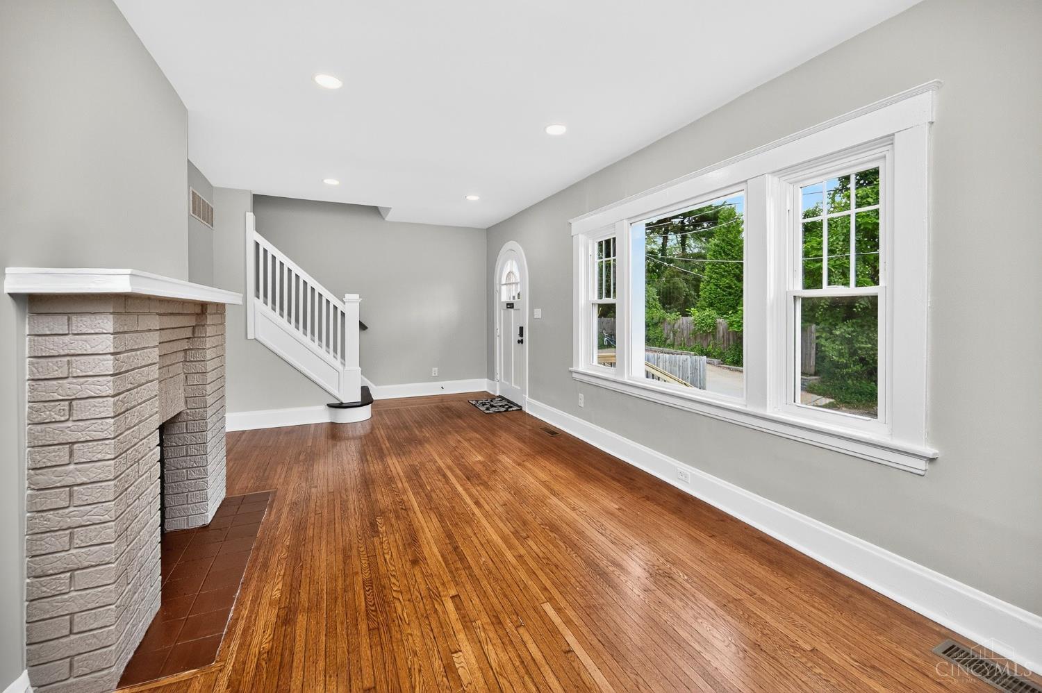 3351 Hewitt Crescent Street