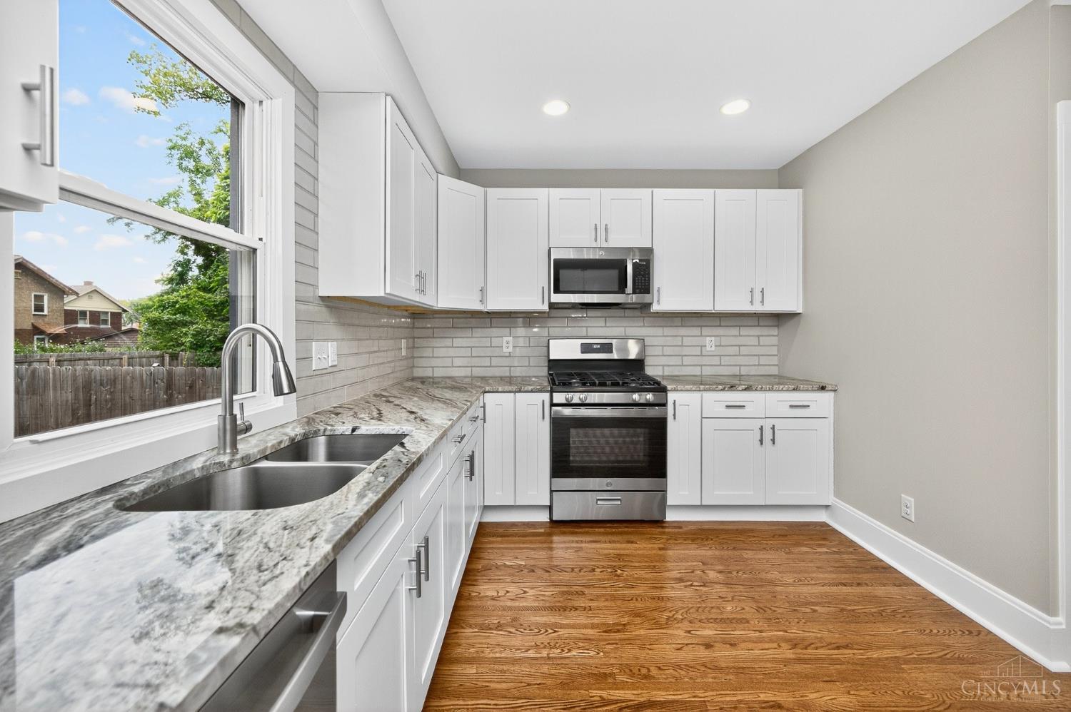 3351 Hewitt Crescent Street