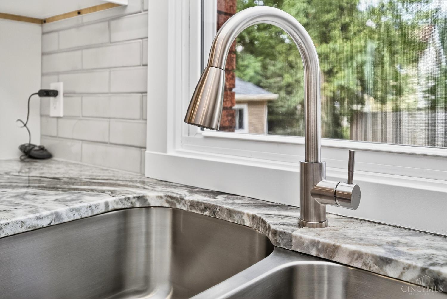 3351 Hewitt Crescent Street