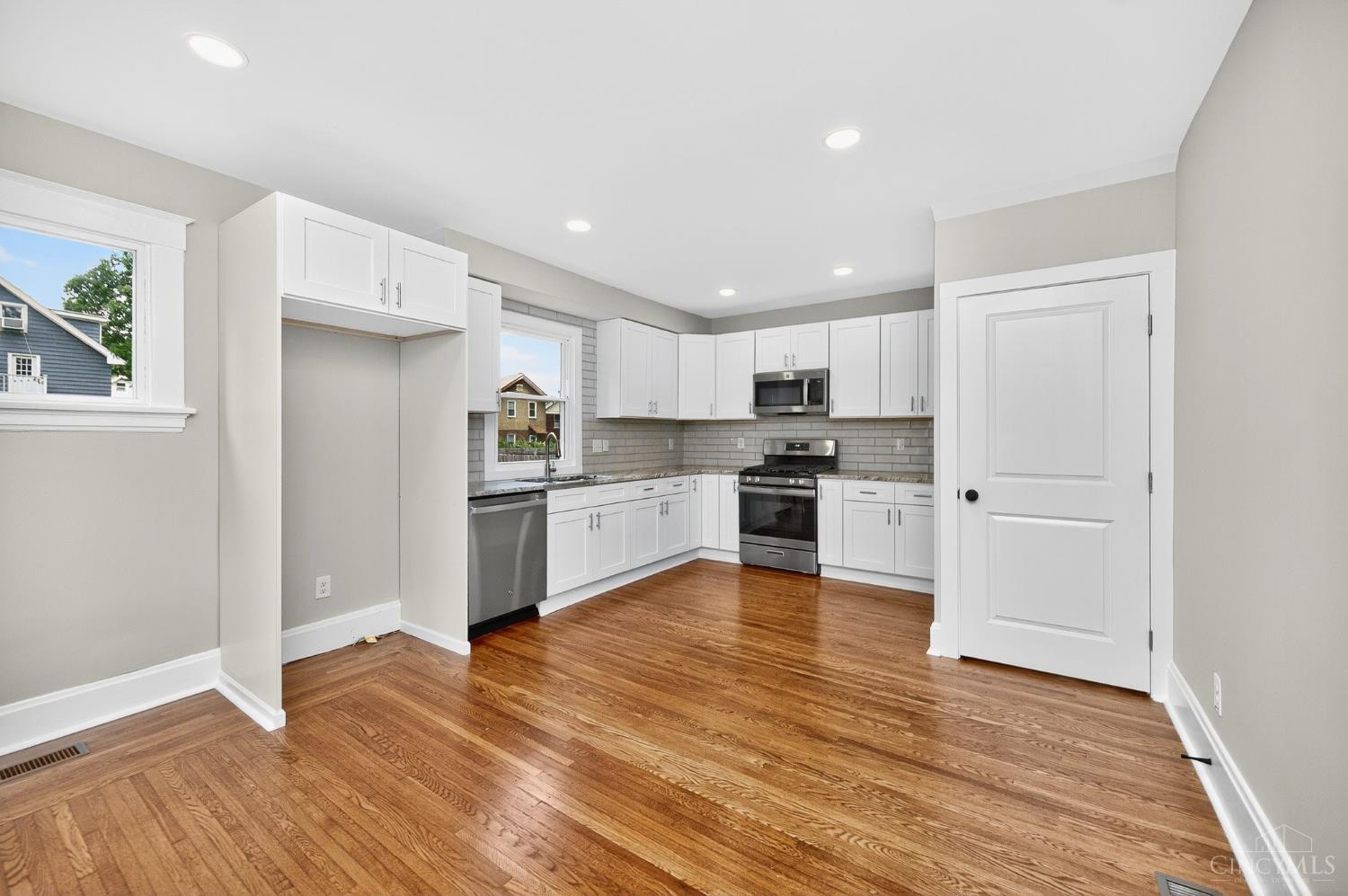 3351 Hewitt Crescent Street