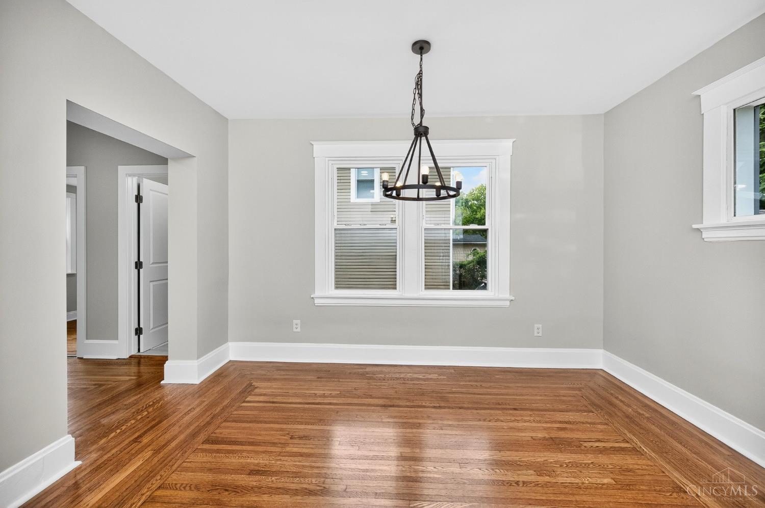 3351 Hewitt Crescent Street