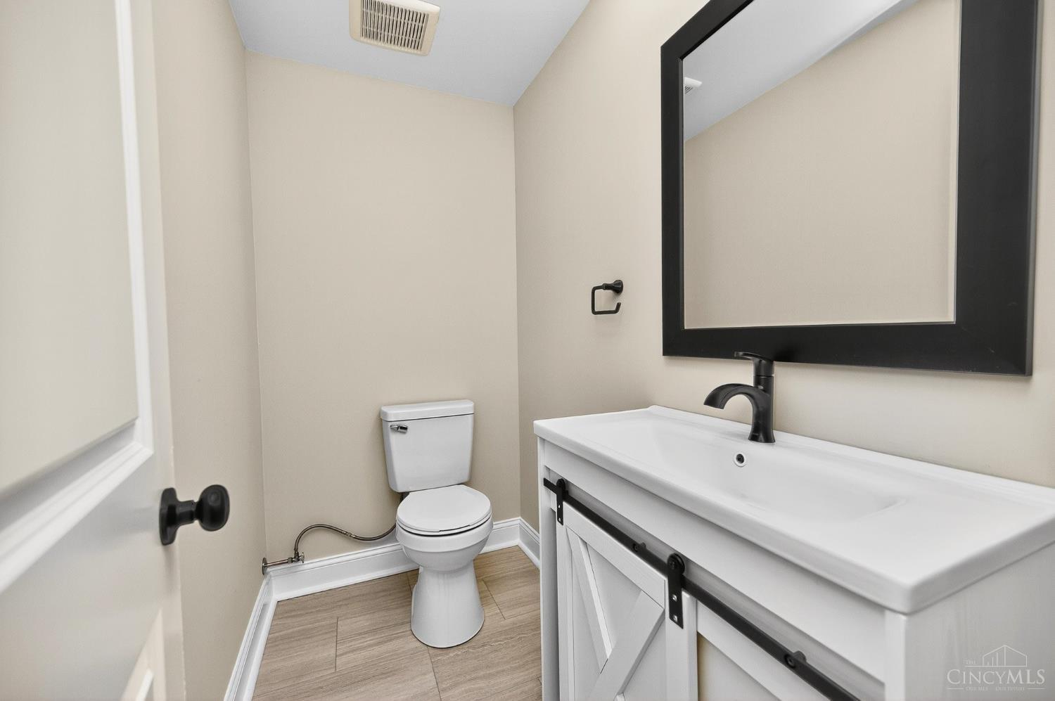 3351 Hewitt Crescent Street