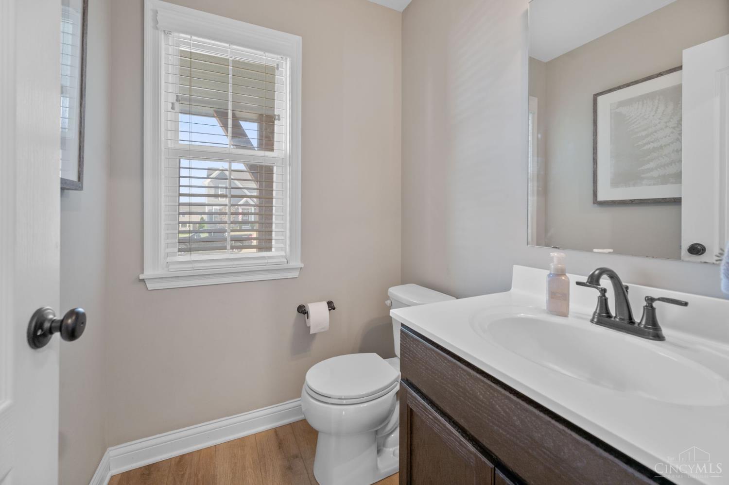 1527 Englewood Court