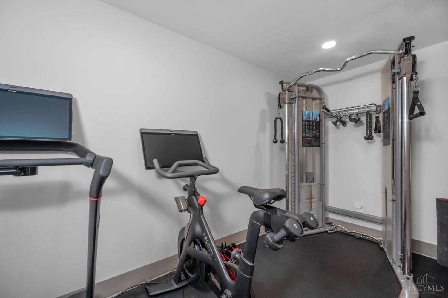 1527 Englewood Court