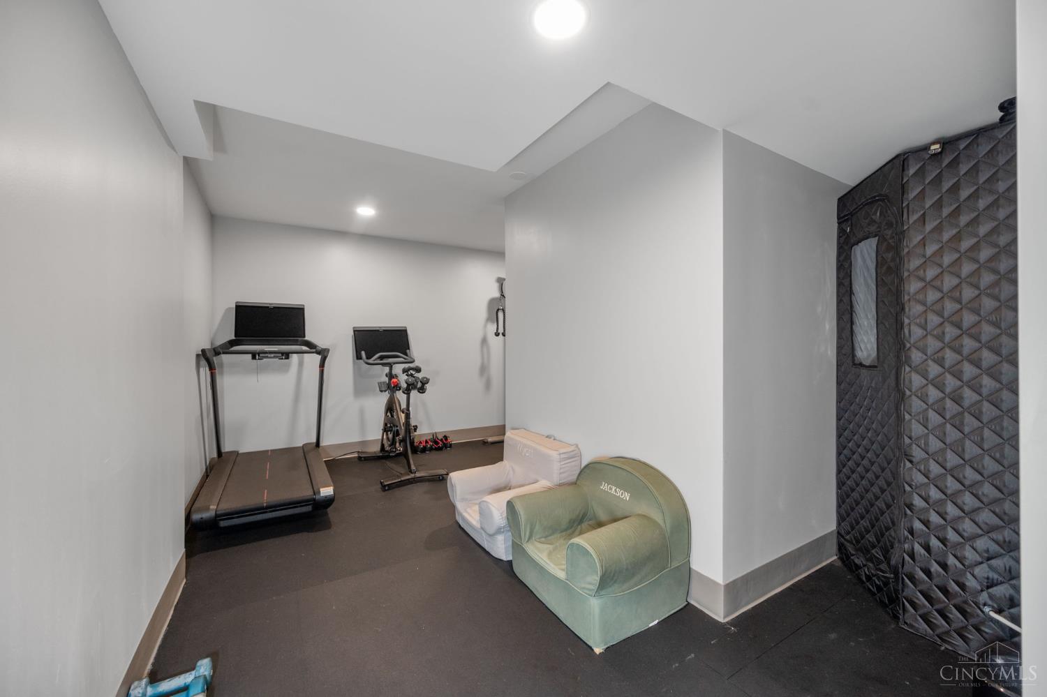 1527 Englewood Court