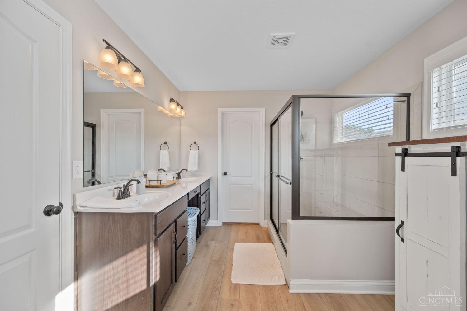 1527 Englewood Court