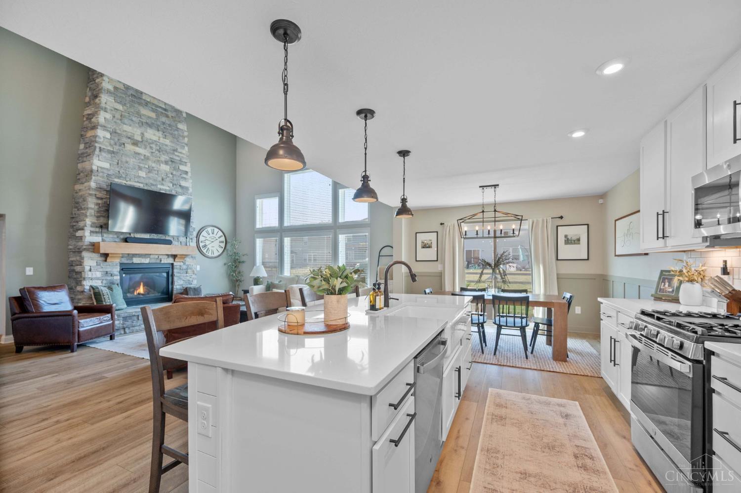 1527 Englewood Court