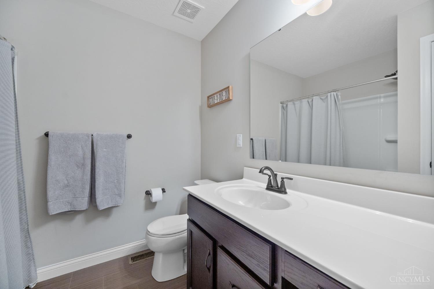 1527 Englewood Court