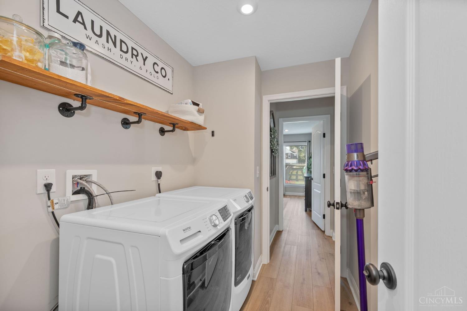 1527 Englewood Court