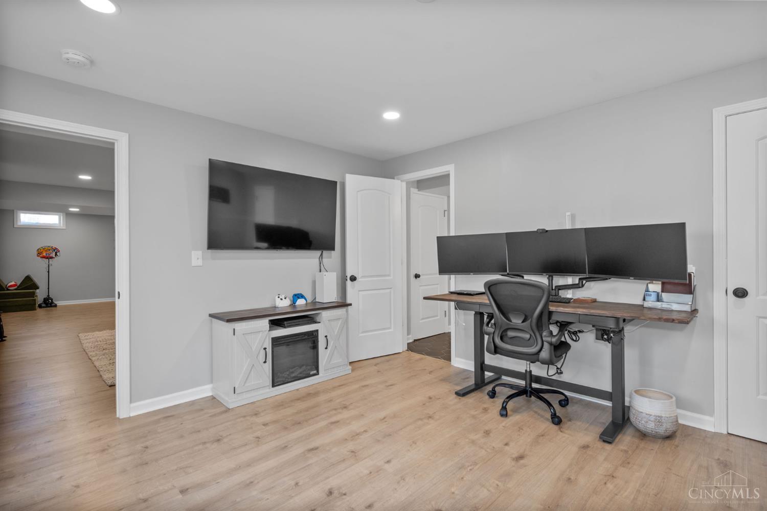 1527 Englewood Court