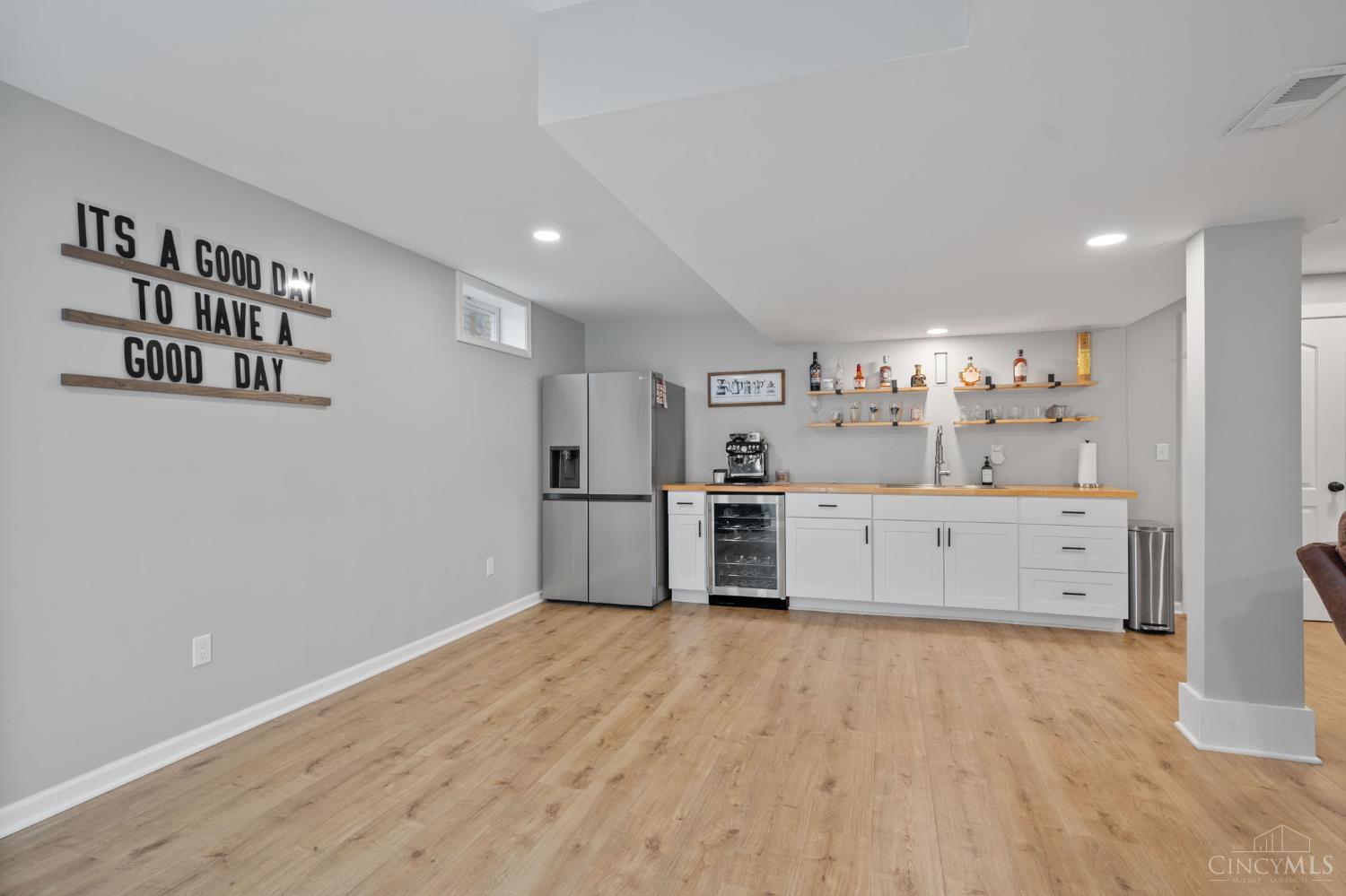 1527 Englewood Court