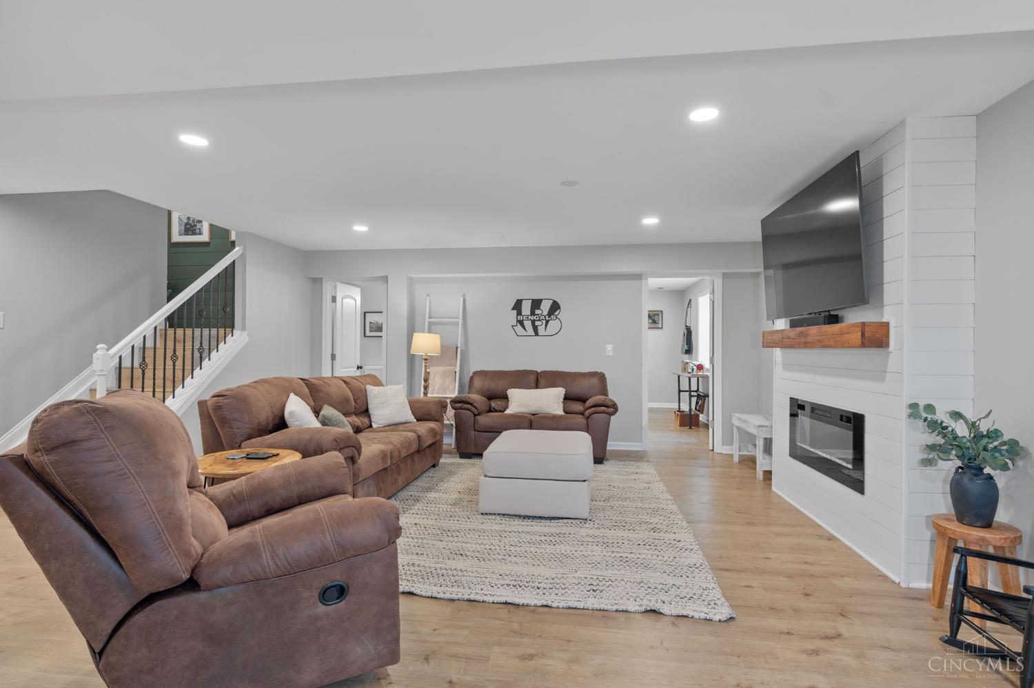 1527 Englewood Court