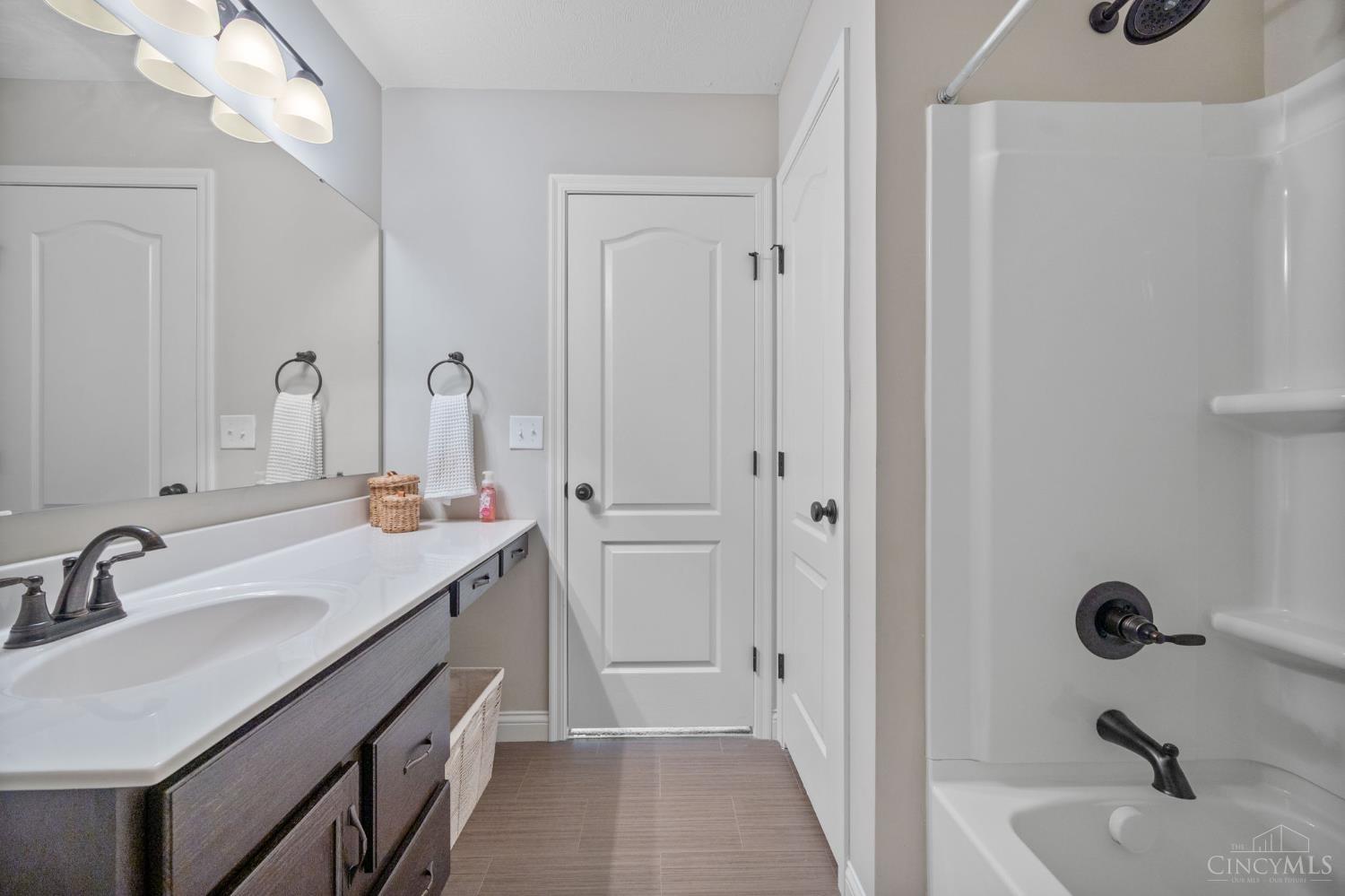 1527 Englewood Court