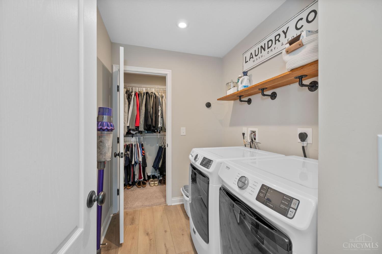 1527 Englewood Court