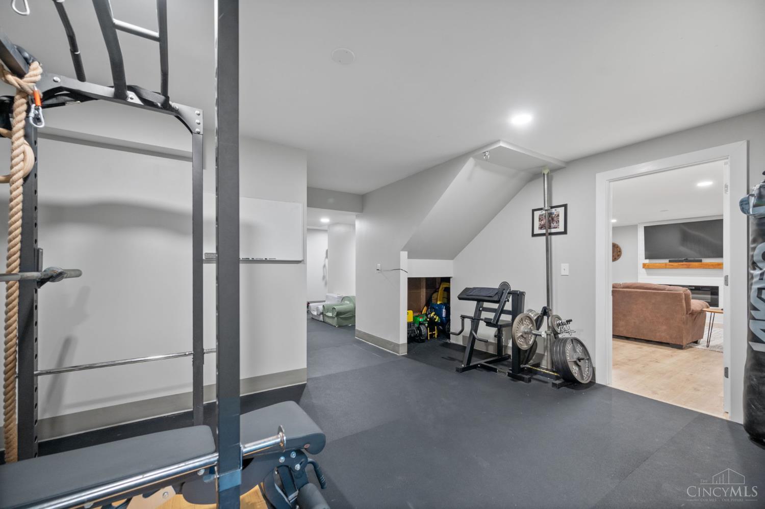 1527 Englewood Court