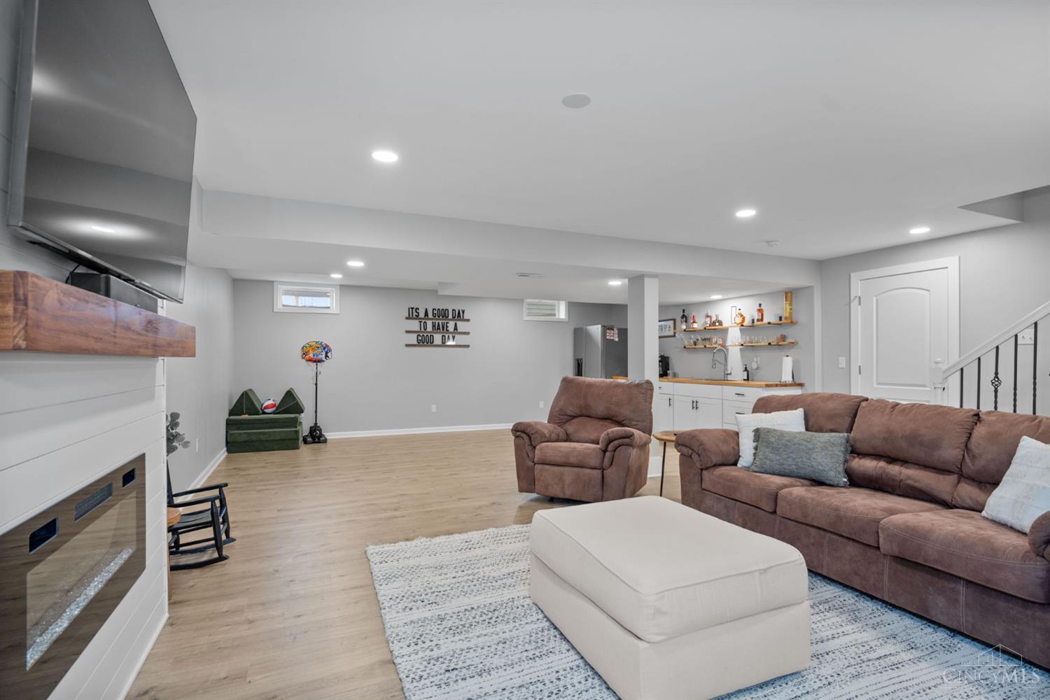 1527 Englewood Court