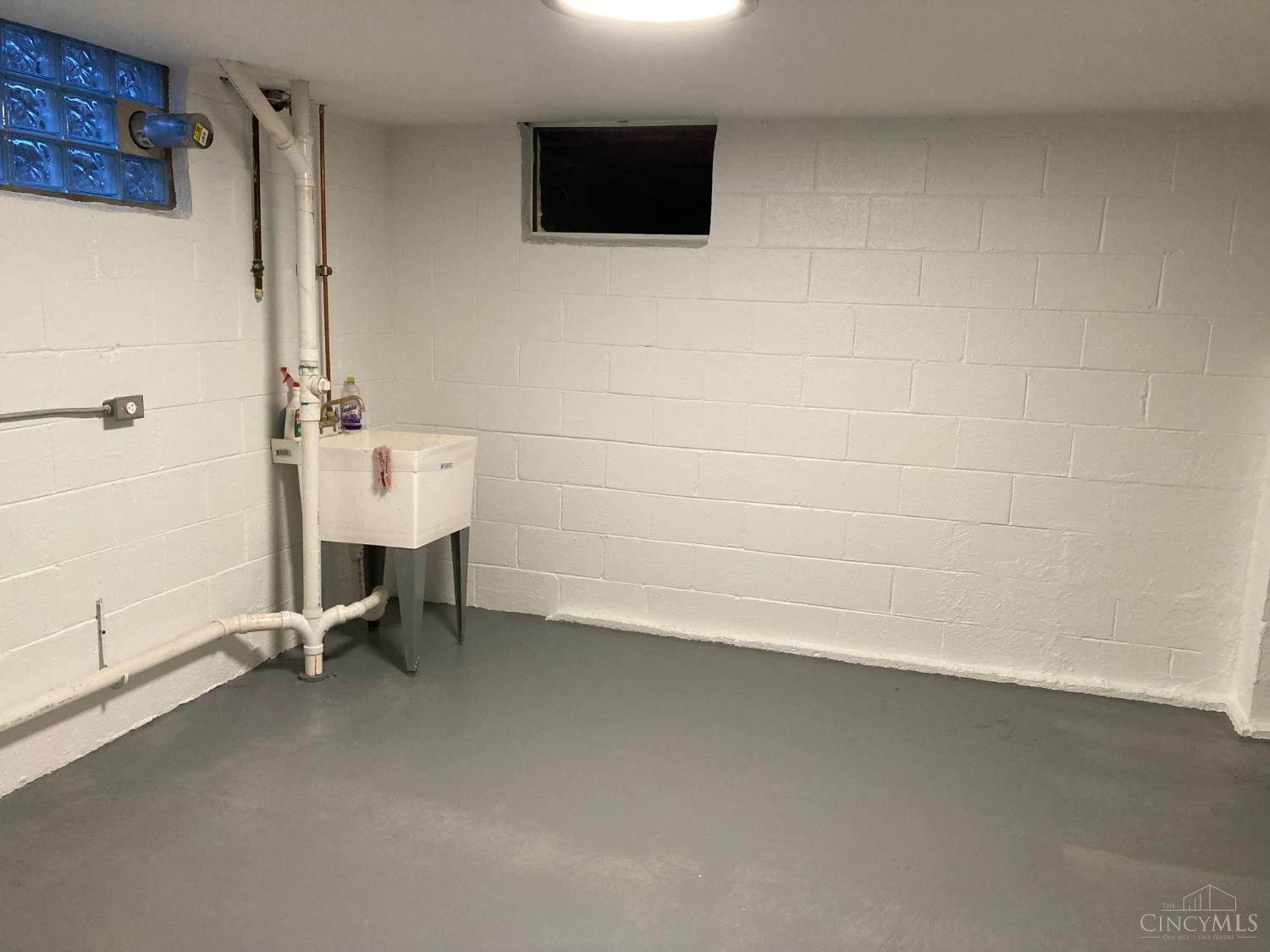 6803 Le Conte Avenue