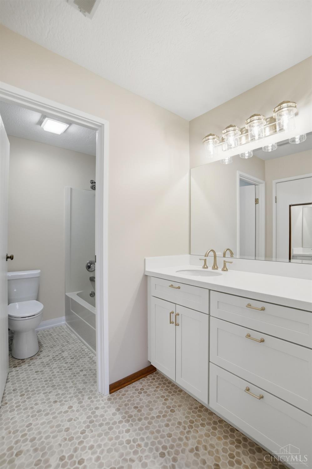 5160 Old Oak Trail 25