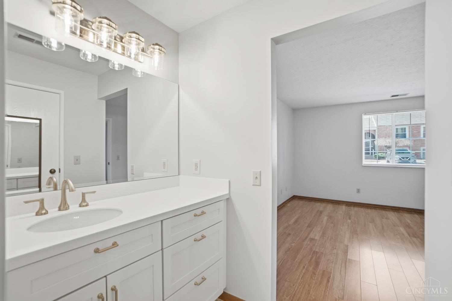 5160 Old Oak Trail 25