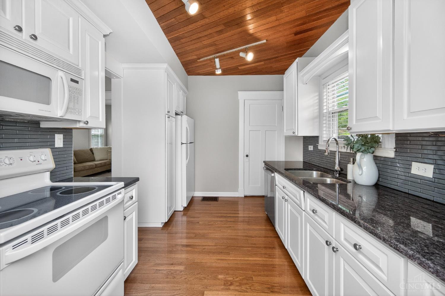 3616 Parkline Avenue