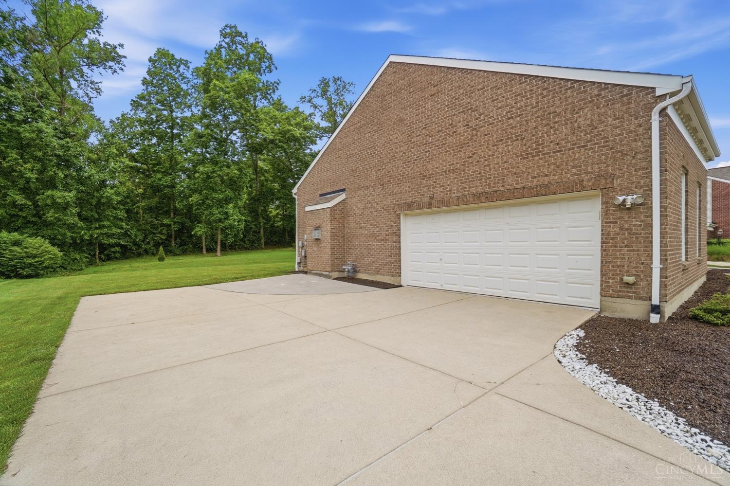 6211 Avebury Court