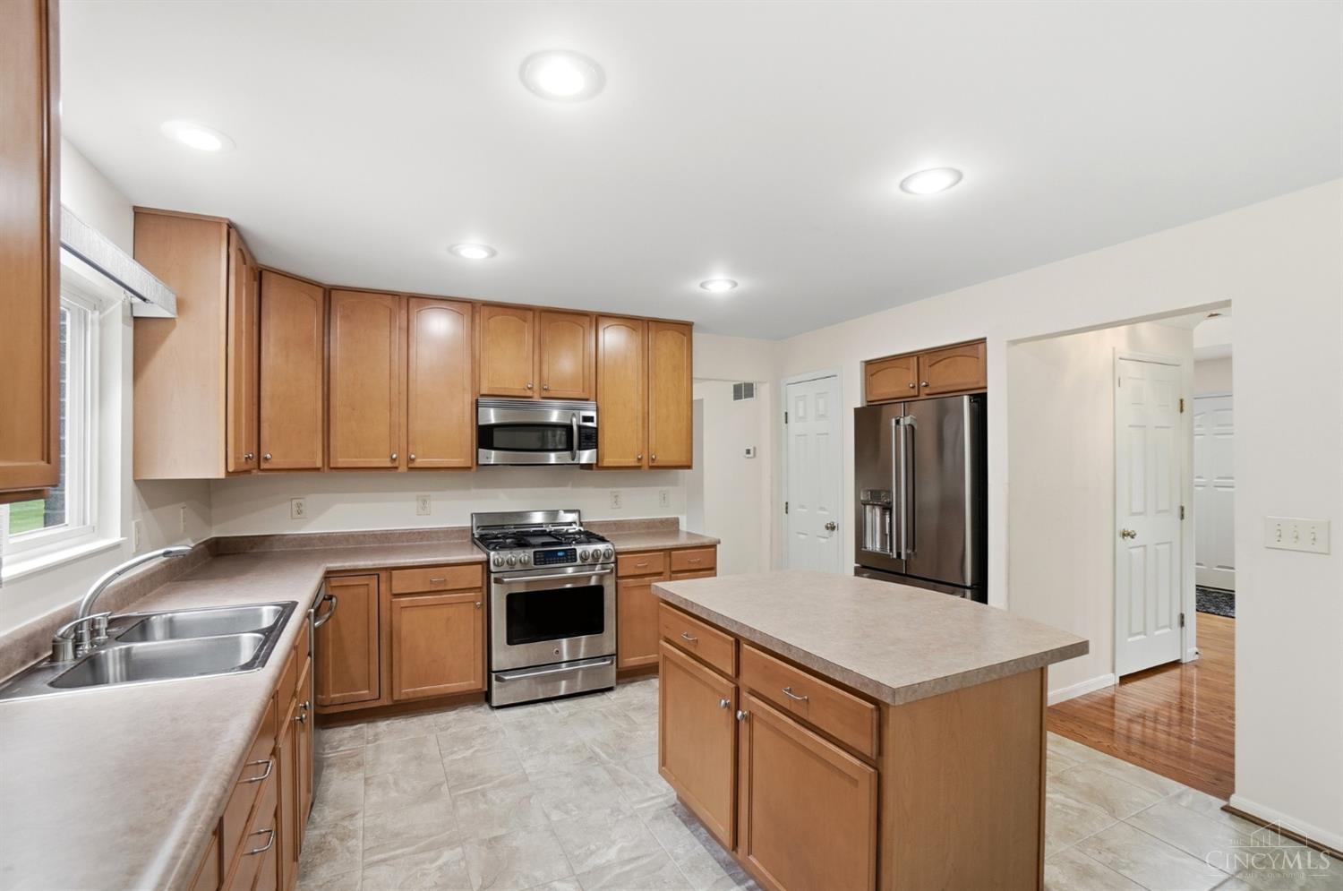 6211 Avebury Court
