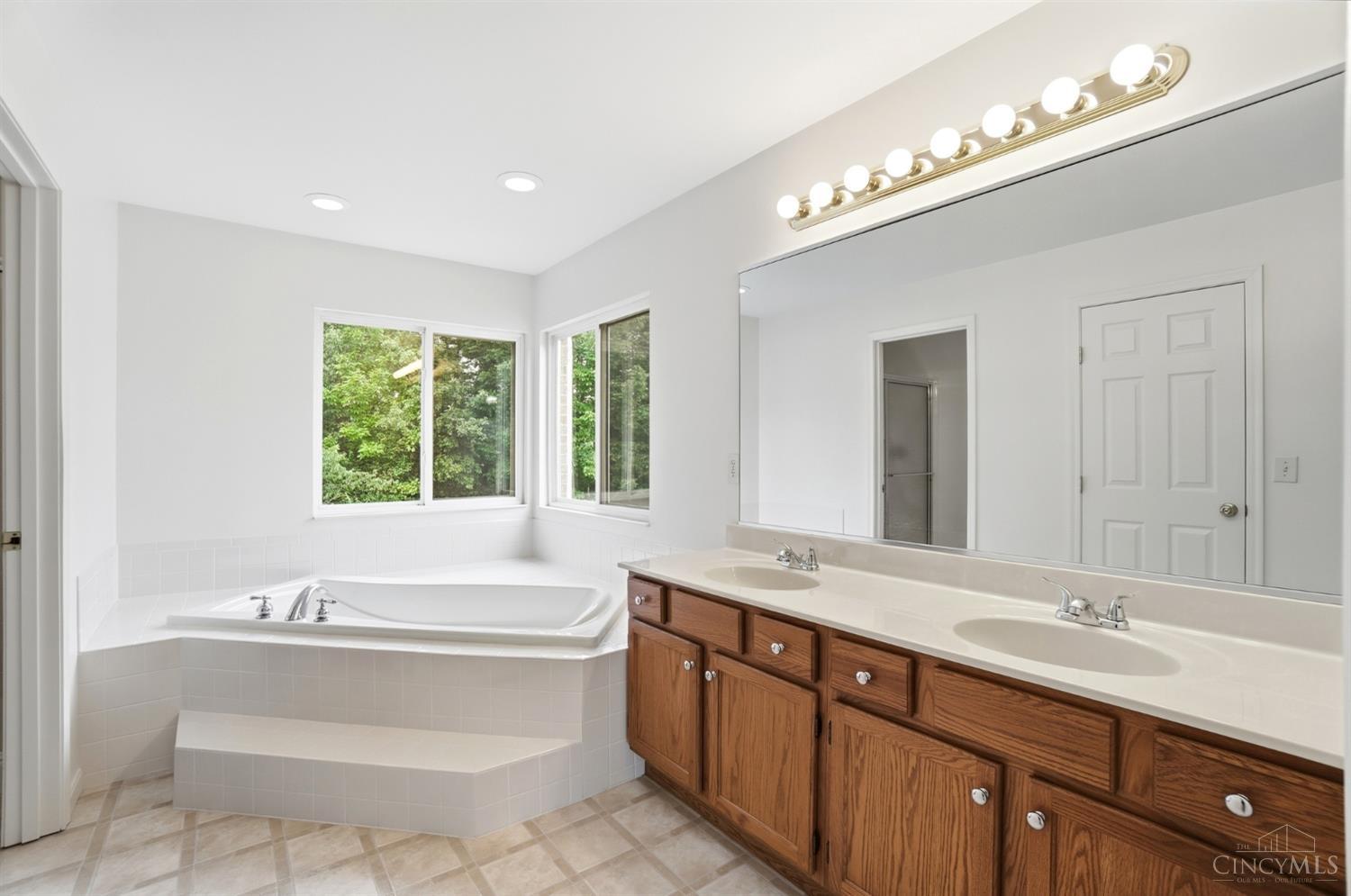 6211 Avebury Court