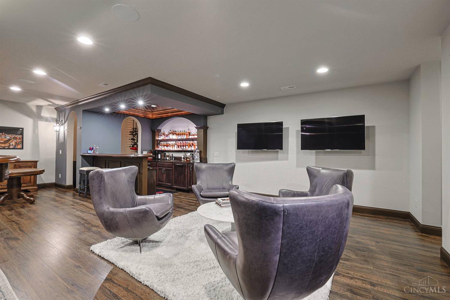 8880 Bayside Court