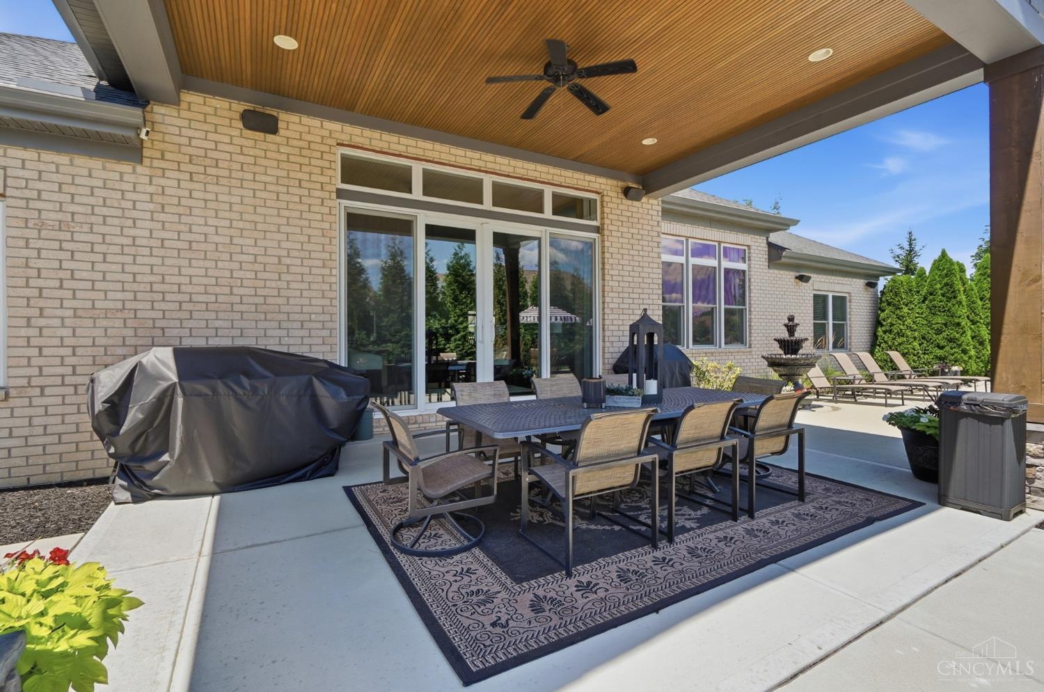 7524 Grand River Court