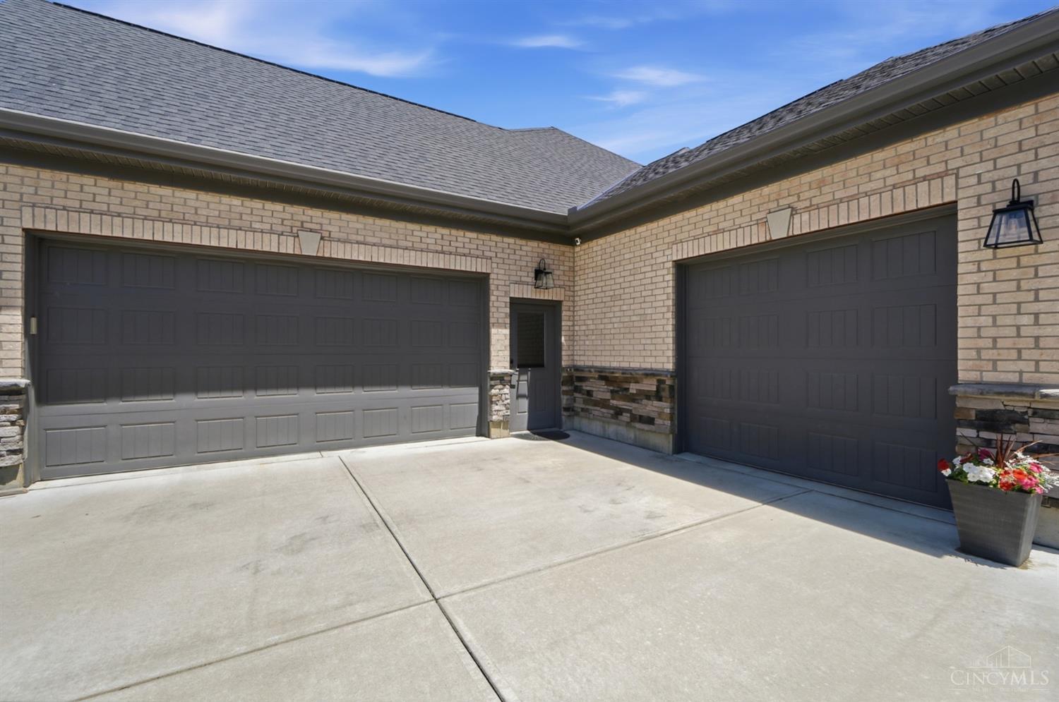 7524 Grand River Court