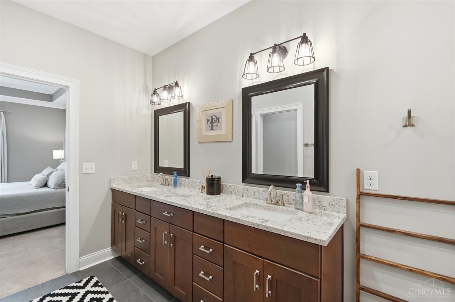 7524 Grand River Court