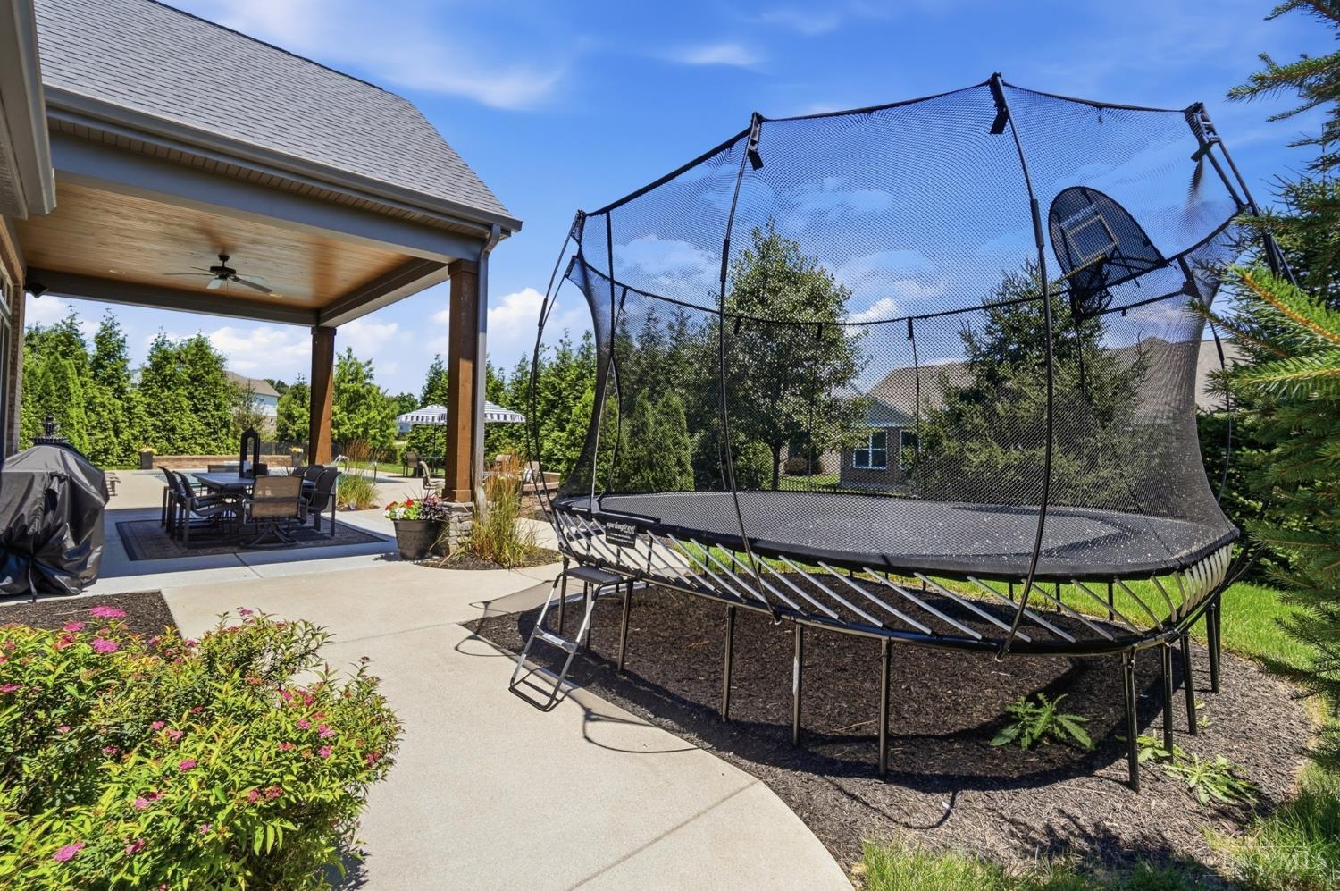 7524 Grand River Court