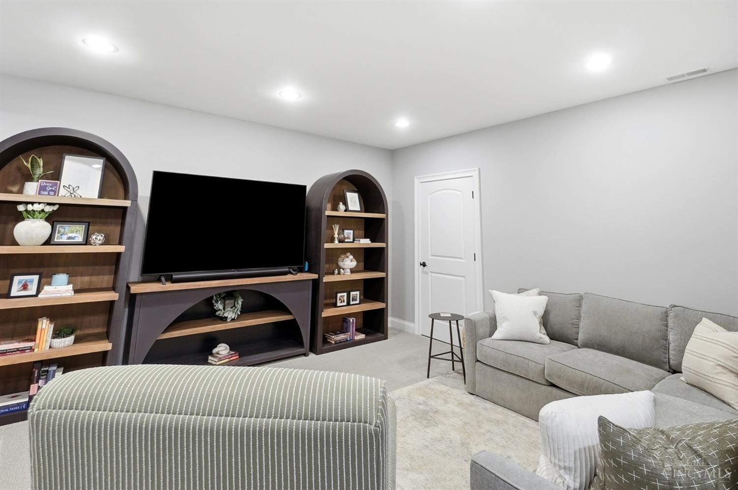 7524 Grand River Court