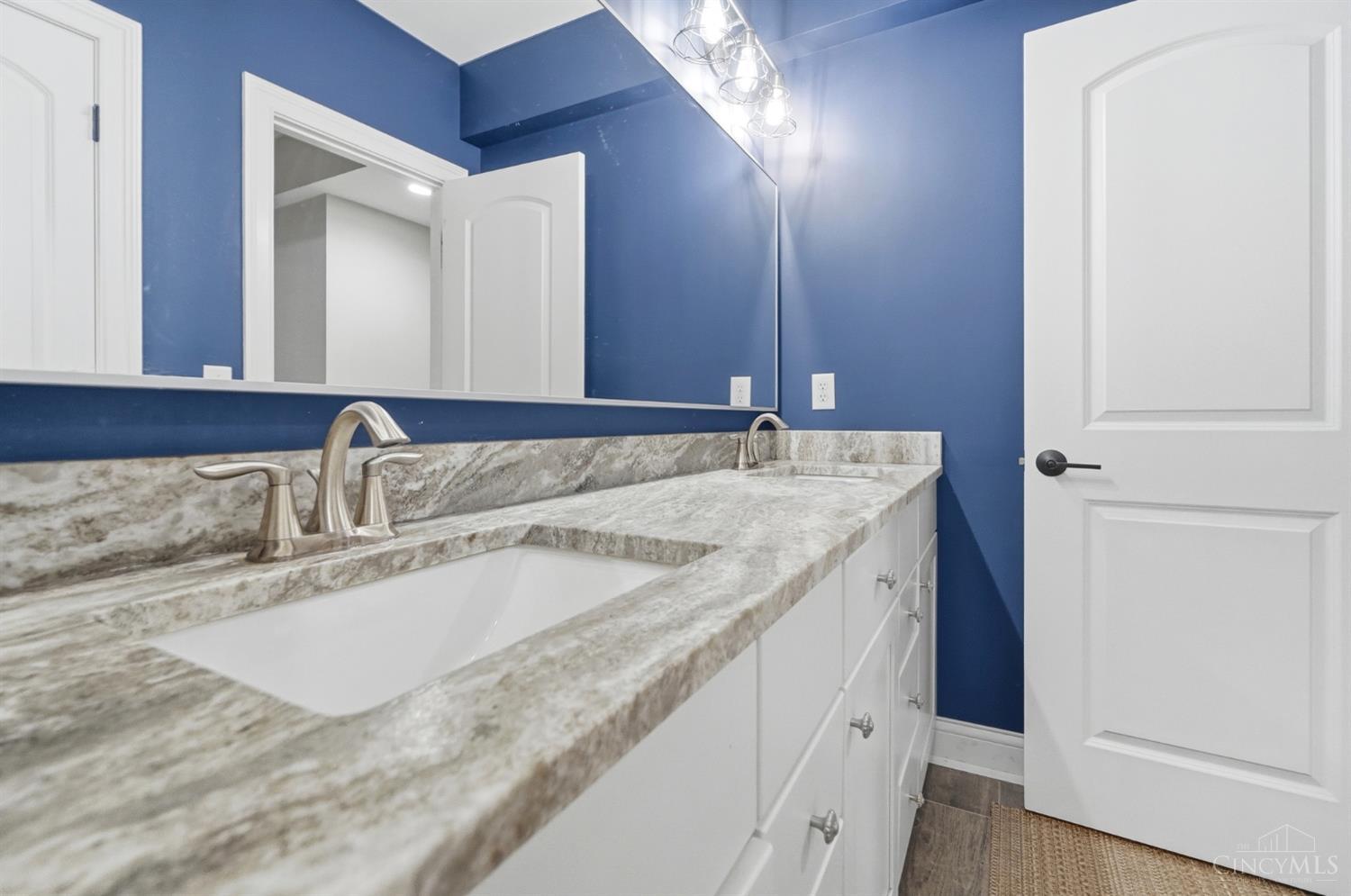 7524 Grand River Court