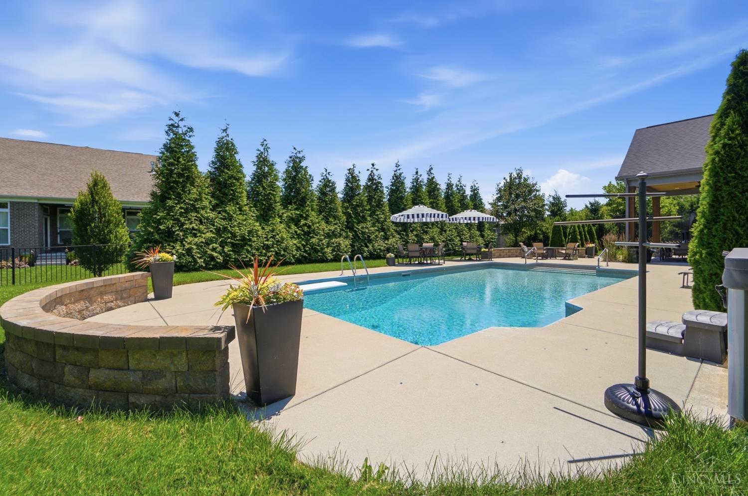 7524 Grand River Court