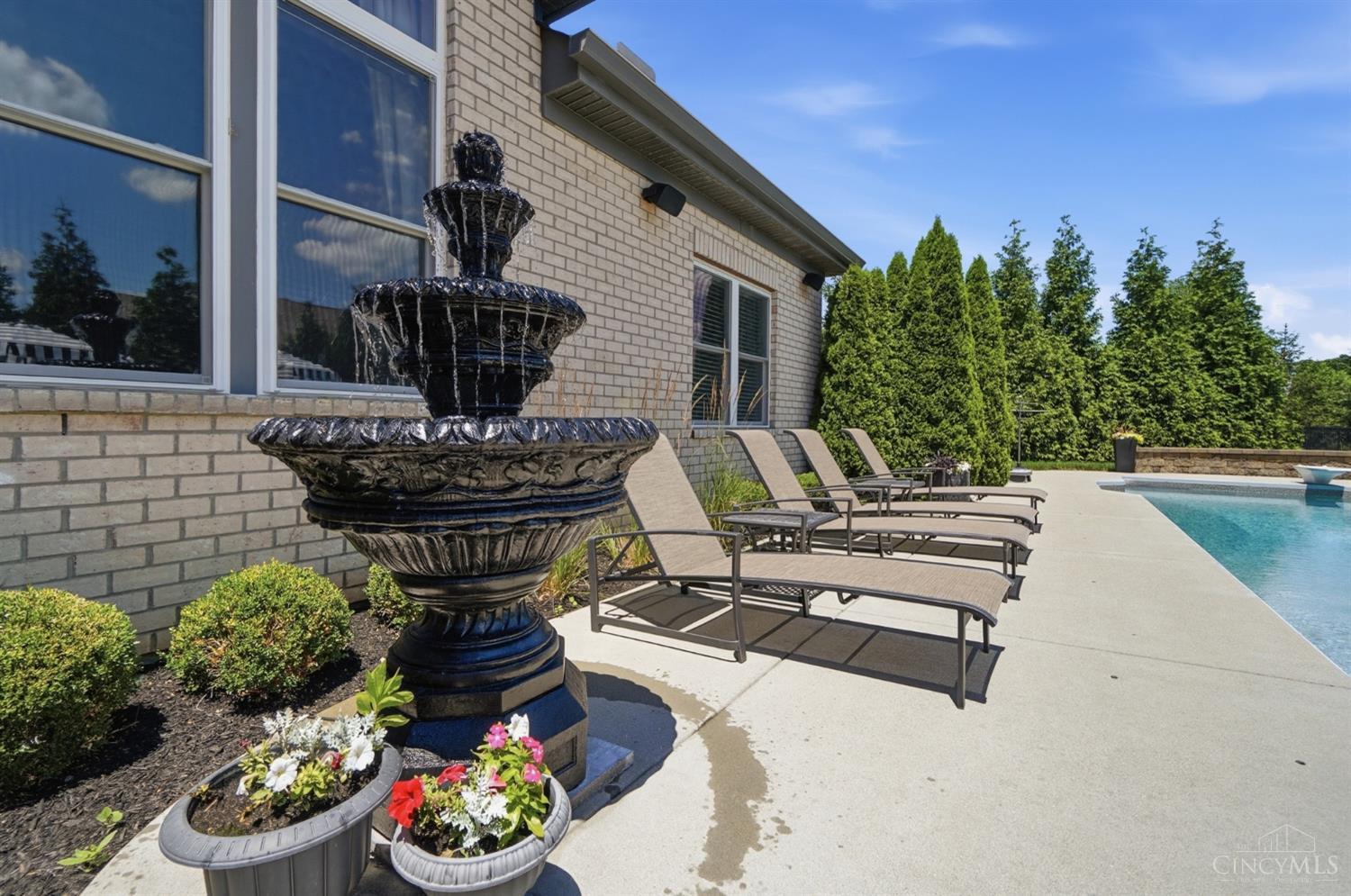 7524 Grand River Court
