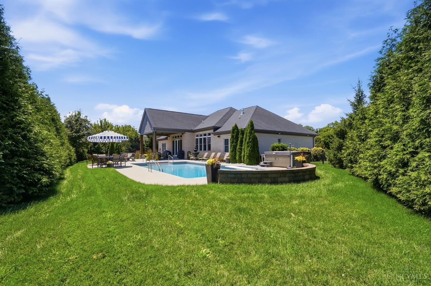 7524 Grand River Court