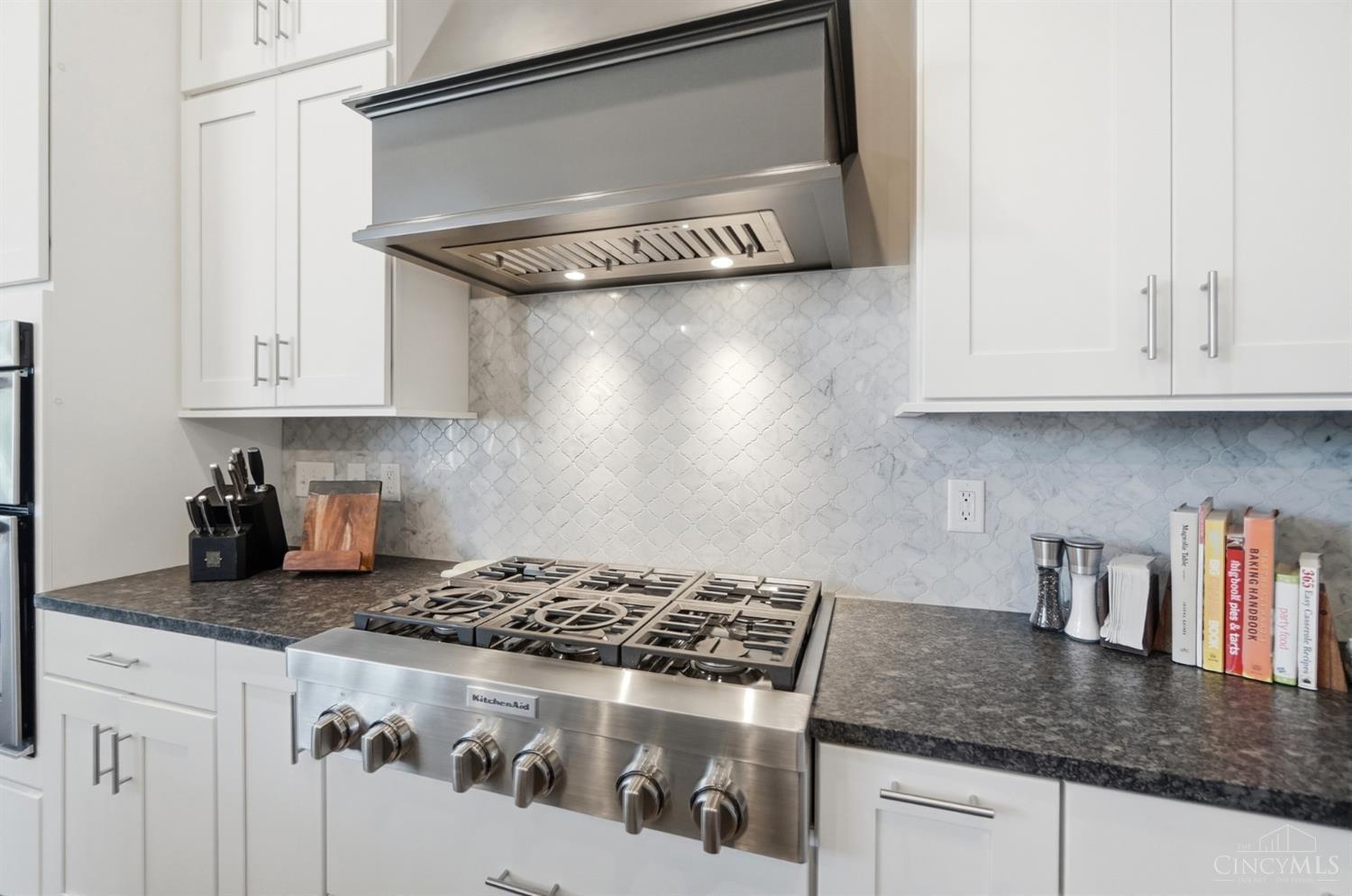 7524 Grand River Court