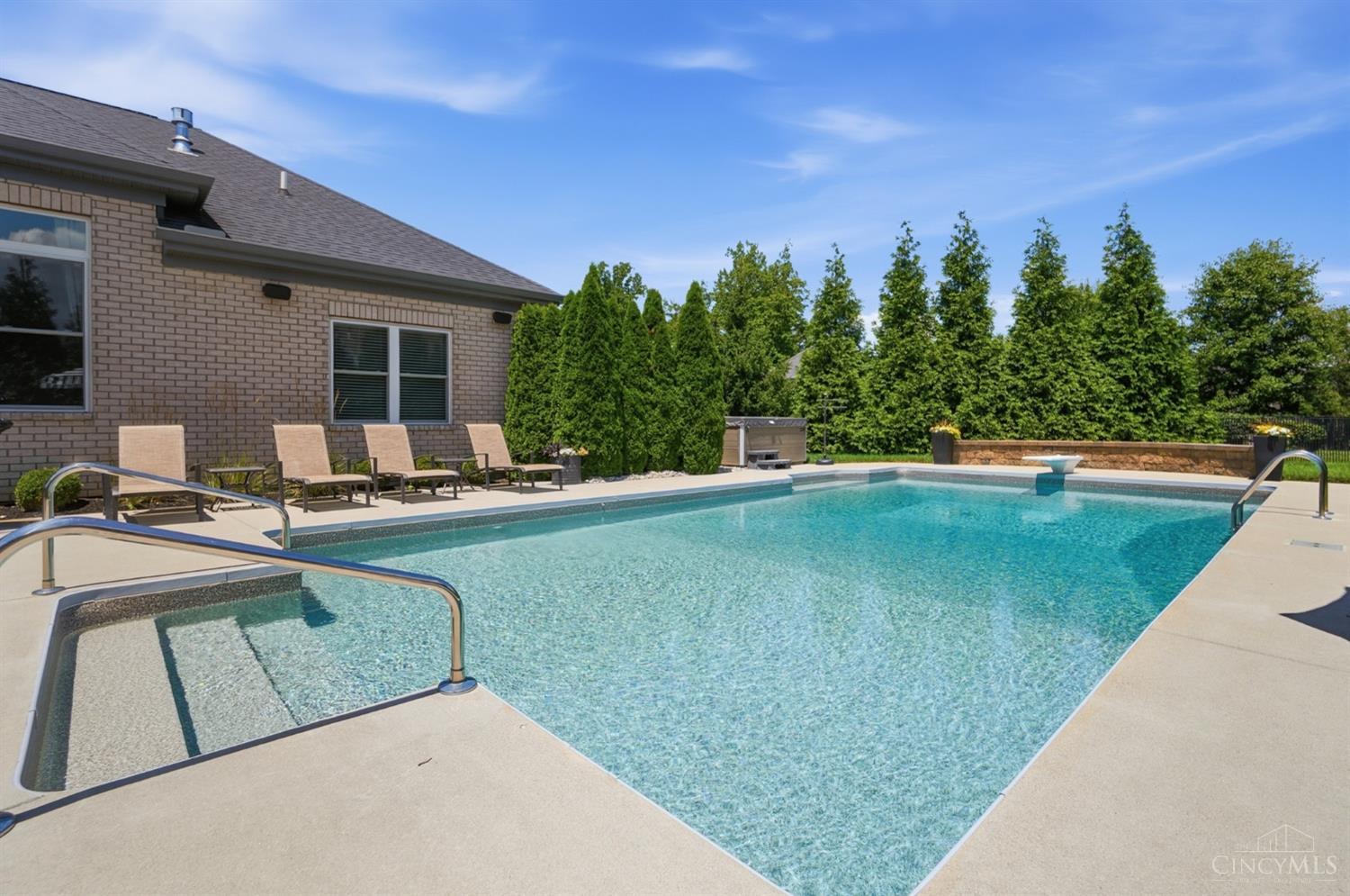 7524 Grand River Court