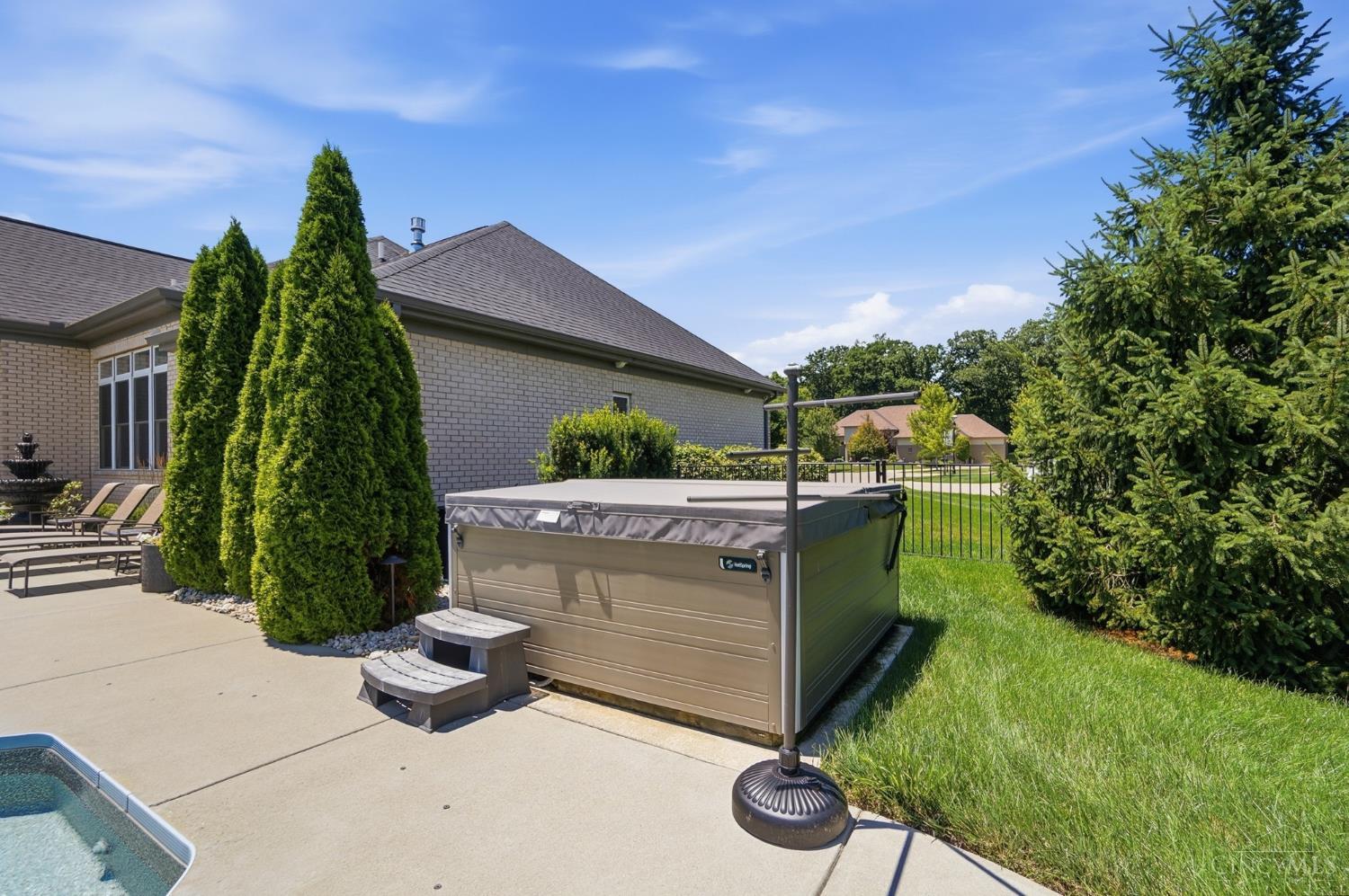 7524 Grand River Court