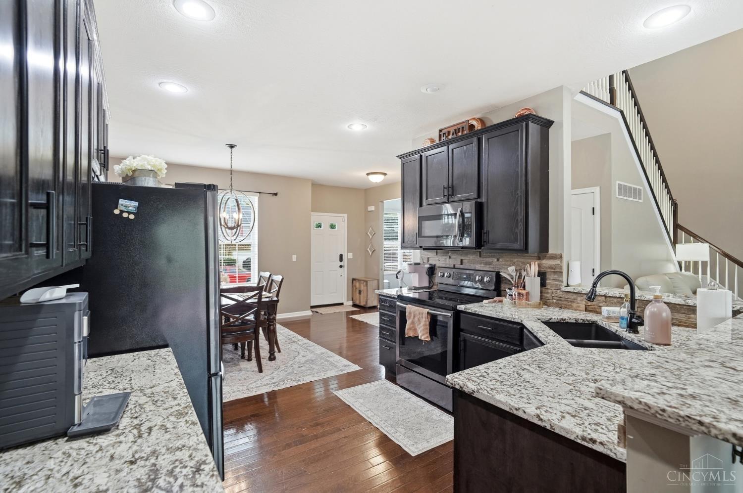 7477 Hunters Creek Lane