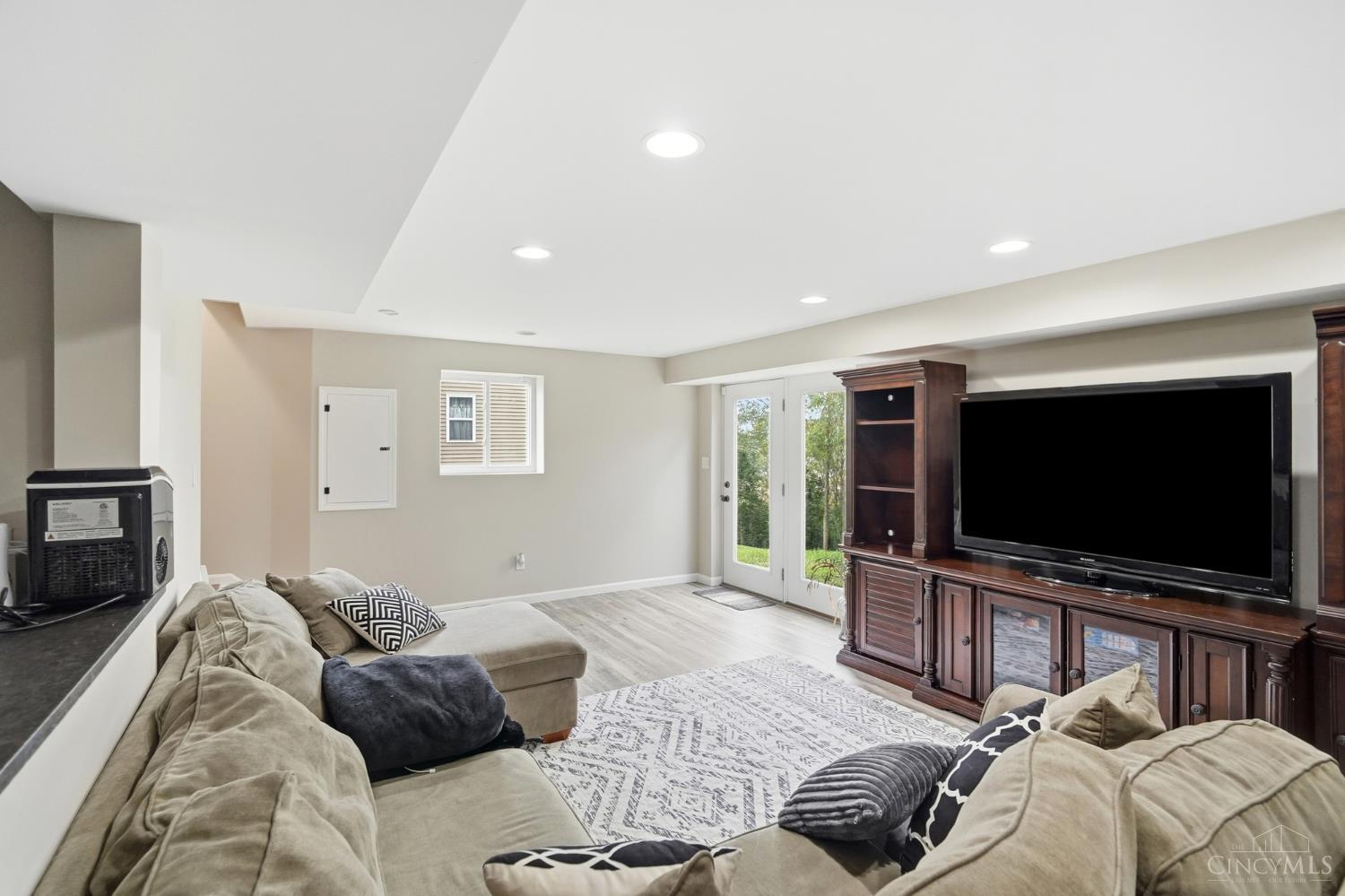 7477 Hunters Creek Lane