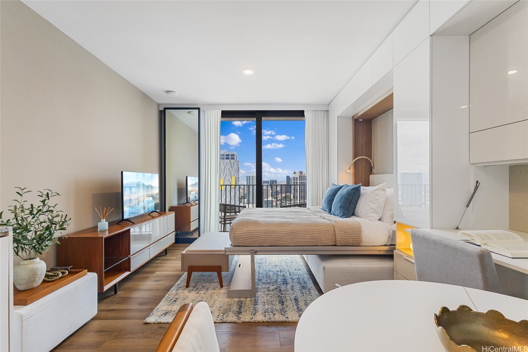 987 Queen Street 3209