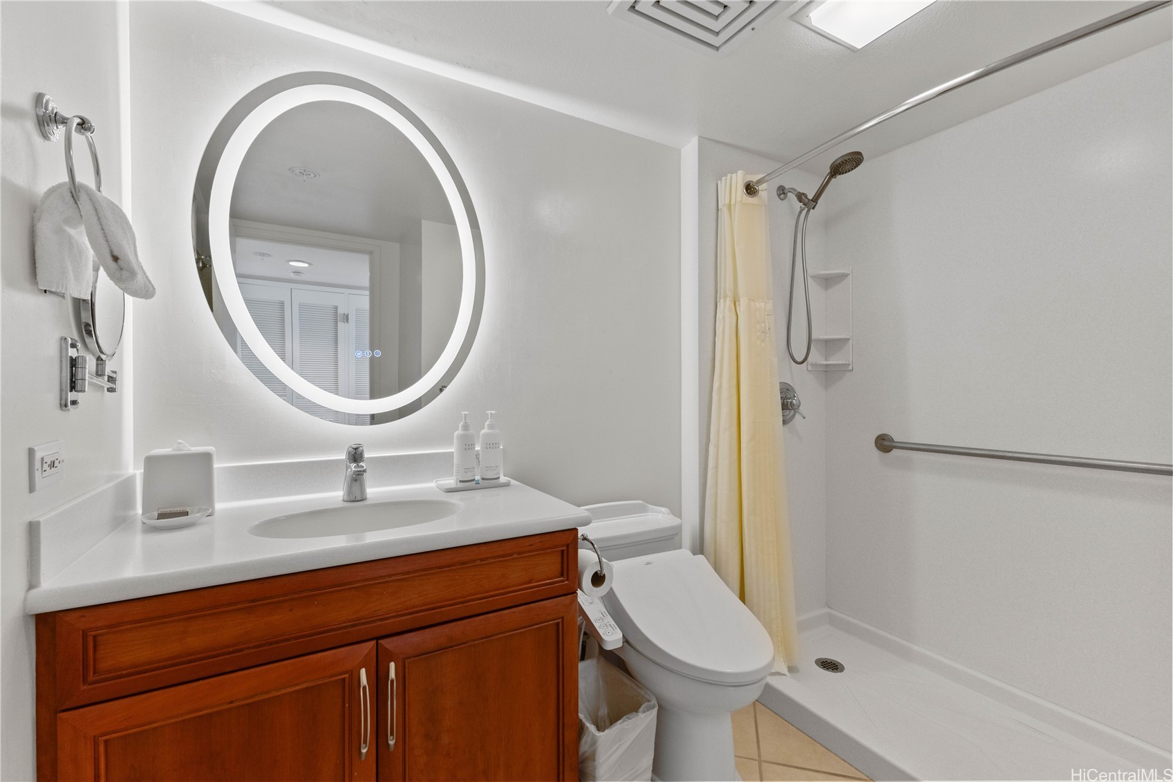 2470 Kalakaua Avenue 2004